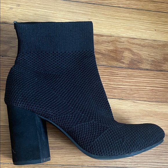 Super Comfy Black Slip-on Ankle Boots - Picture 3 of 3